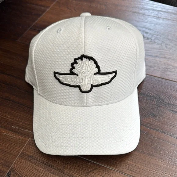 Indianapolis Motor Speedway NWT White Nascar Hat 100% Cotton adjustable - Picture 1 of 5